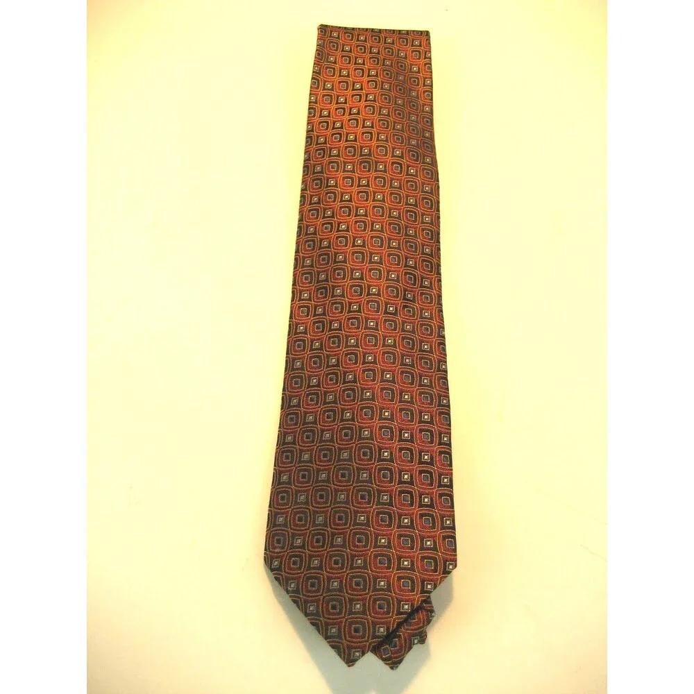NWOT Pravata 100% Microfibre Geometric  Design Necktie